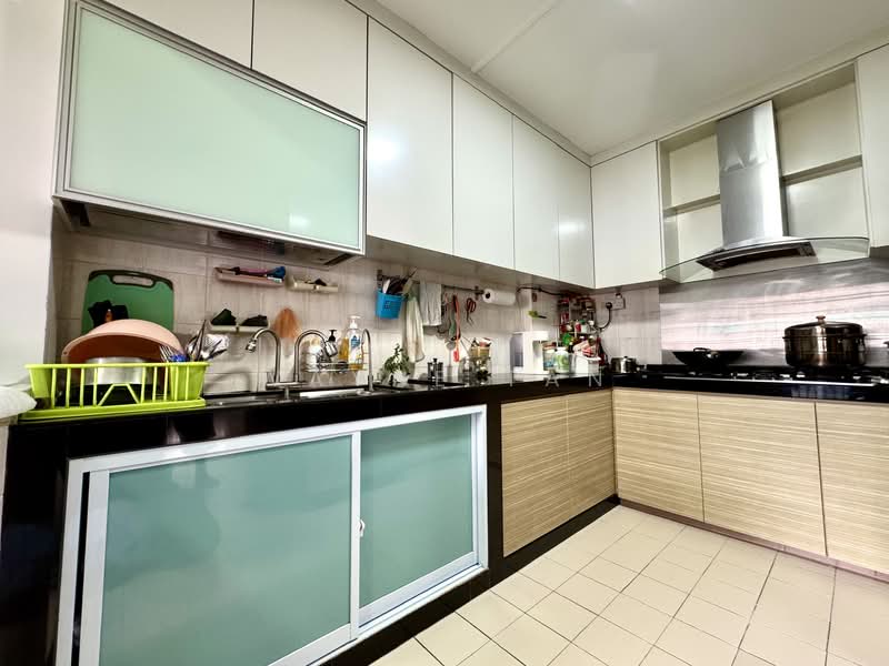 899A Woodlands Drive 50 HDB Flat For Sale at S$ 599,999 | PropertyGuru Singapore - Kitchen
