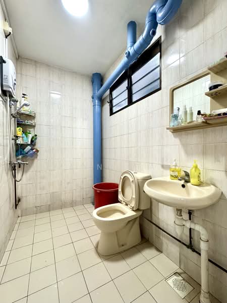 899A Woodlands Drive 50 HDB Flat For Sale at S$ 599,999 | PropertyGuru Singapore - Bathroom