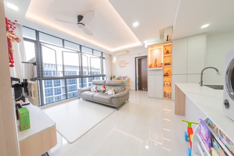 Symphony Suites, 3 Yishun Close, 3 Bedrooms, 1,023 sqft, Condominium For Rent, by Kai Mun, 500059455 - Living Room - PropertyGuru.com.sg