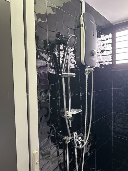 602 Ang Mo Kio Avenue 5 HDB Flat For Sale at S$ 480,000 | PropertyGuru Singapore - Bathroom