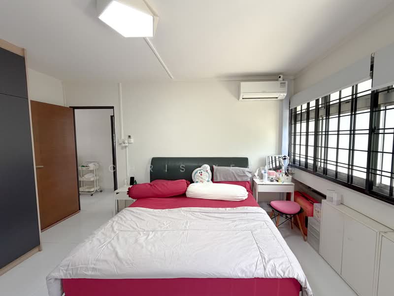 265 Boon Lay Drive HDB Flat For Sale at S$ 598,000 | PropertyGuru Singapore - Bedroom