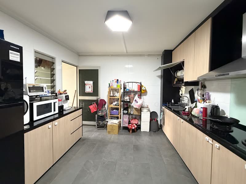 265 Boon Lay Drive HDB Flat For Sale at S$ 598,000 | PropertyGuru Singapore - Kitchen