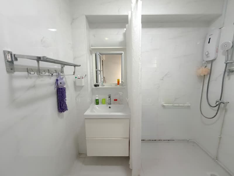265 Boon Lay Drive HDB Flat For Sale at S$ 598,000 | PropertyGuru Singapore - Bathroom