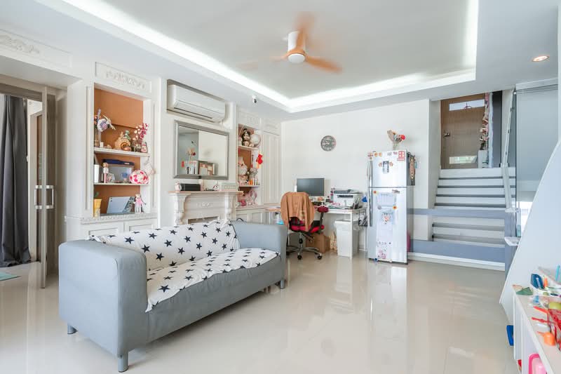 Pandan Valley Condominium For Sale at S$ 3,200,000 | PropertyGuru Singapore - Living Room