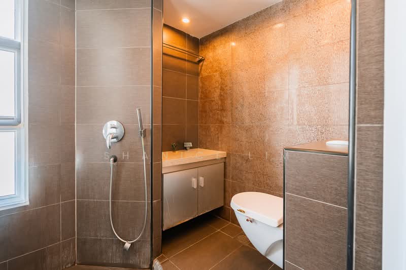 Pandan Valley Condominium For Sale at S$ 3,200,000 | PropertyGuru Singapore - Bathroom