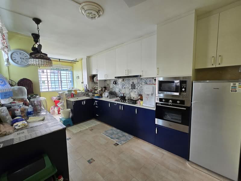 160 Tampines Street 12 HDB Flat For Sale at S$ 808,000 | PropertyGuru Singapore - Kitchen
