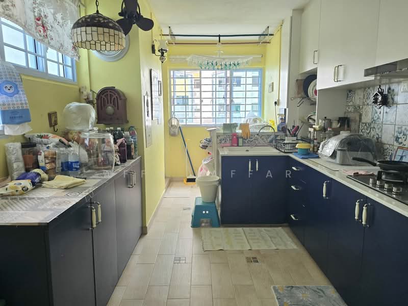160 Tampines Street 12 HDB Flat For Sale at S$ 808,000 | PropertyGuru Singapore - Kitchen