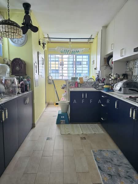 160 Tampines Street 12 HDB Flat For Sale at S$ 808,000 | PropertyGuru Singapore - Kitchen