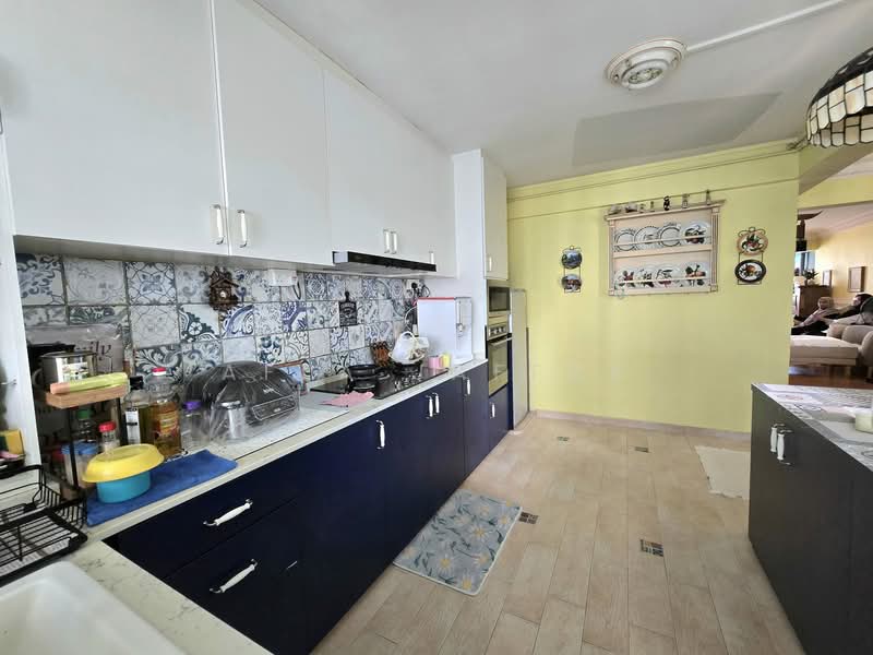 160 Tampines Street 12 HDB Flat For Sale at S$ 808,000 | PropertyGuru Singapore - Kitchen