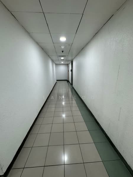 Orchard Towers, 400 Orchard Road, 560 sqft, Office For Sale, by Sean Loo, 500059517 - Corridor - CommercialGuru.com.sg