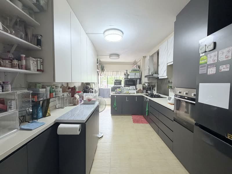 18 Joo Seng Road HDB Flat For Sale at S$ 600,000 | PropertyGuru Singapore - Kitchen