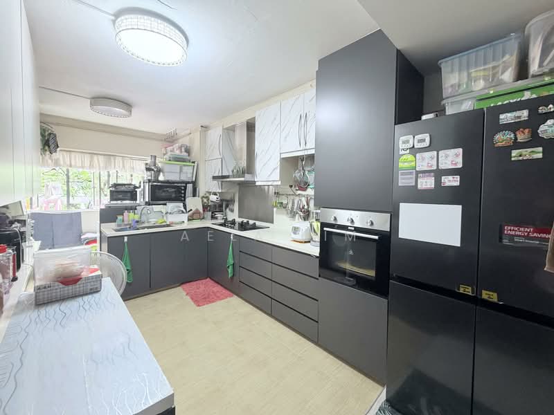 18 Joo Seng Road HDB Flat For Sale at S$ 600,000 | PropertyGuru Singapore - Kitchen