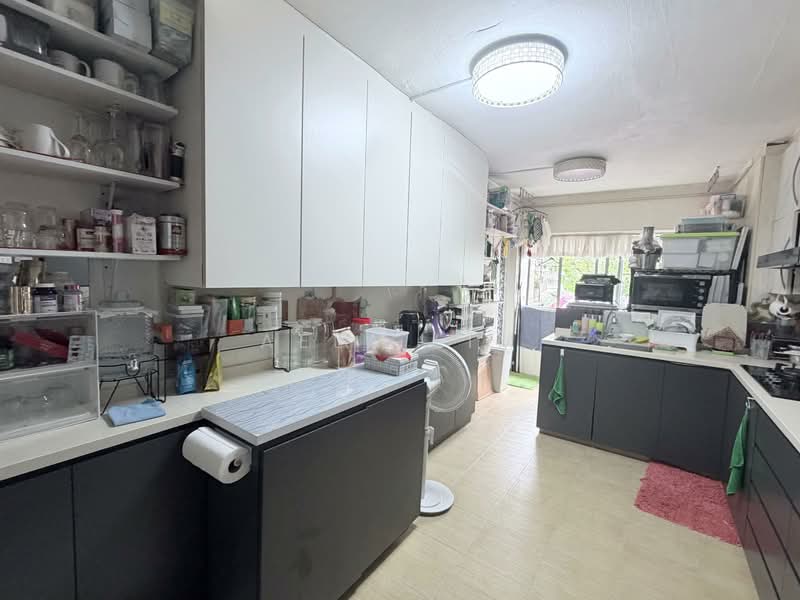 18 Joo Seng Road HDB Flat For Sale at S$ 600,000 | PropertyGuru Singapore - Kitchen