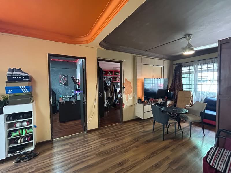 609 Choa Chu Kang Street 62 HDB Flat For Sale at S$ 590,000 | PropertyGuru Singapore - Living Room