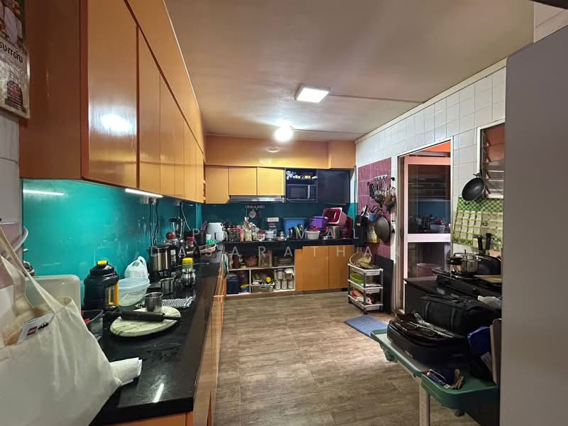 609 Choa Chu Kang Street 62 HDB Flat For Sale at S$ 590,000 | PropertyGuru Singapore - Kitchen