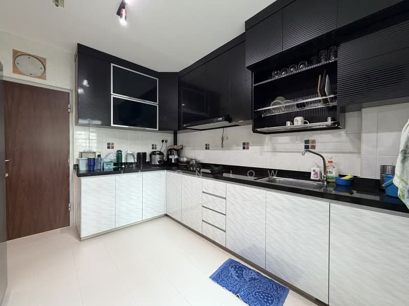 171C Edgedale Plains HDB Flat For Sale at S$ 660,000 | PropertyGuru Singapore - Kitchen