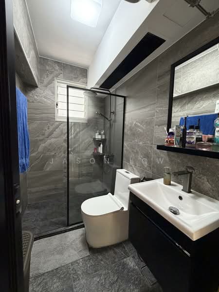 171C Edgedale Plains HDB Flat For Sale at S$ 660,000 | PropertyGuru Singapore - Bathroom