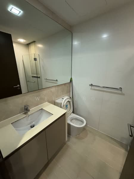 Hundred Trees Condominium For Sale at S$ 1,500,000 | PropertyGuru Singapore - Bathroom