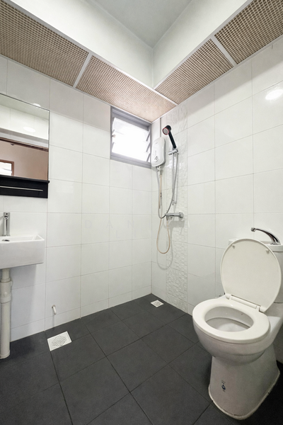 377A Hougang Street 32 HDB Flat For Sale at S$ 830,000 | PropertyGuru Singapore - Bathroom