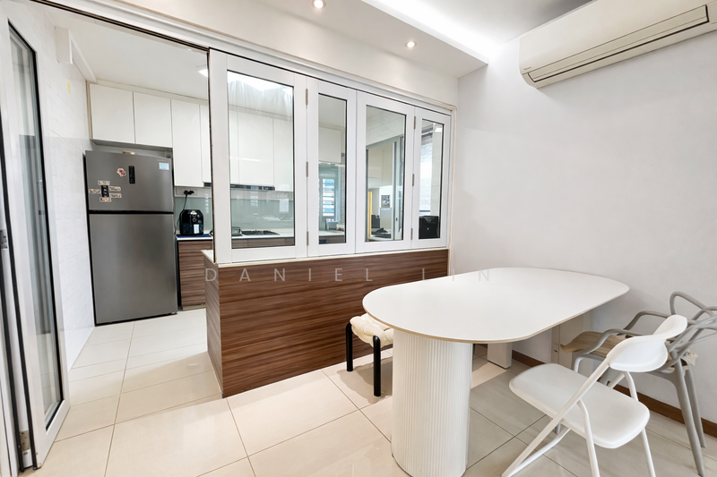 377A Hougang Street 32 HDB Flat For Sale at S$ 830,000 | PropertyGuru Singapore - Kitchen