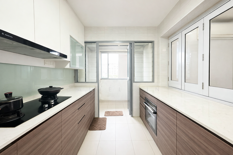 377A Hougang Street 32 HDB Flat For Sale at S$ 830,000 | PropertyGuru Singapore - Kitchen