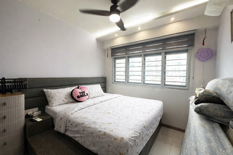 377A Hougang Street 32 HDB Flat For Sale at S$ 830,000 | PropertyGuru Singapore - Bedroom
