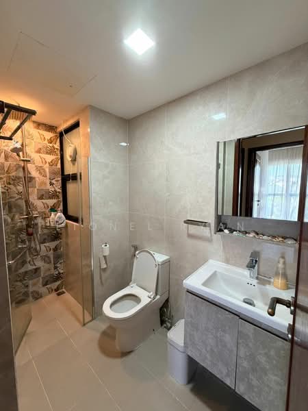The Bayshore Condominium For Sale at S$ 1,780,000 | PropertyGuru Singapore - Bathroom