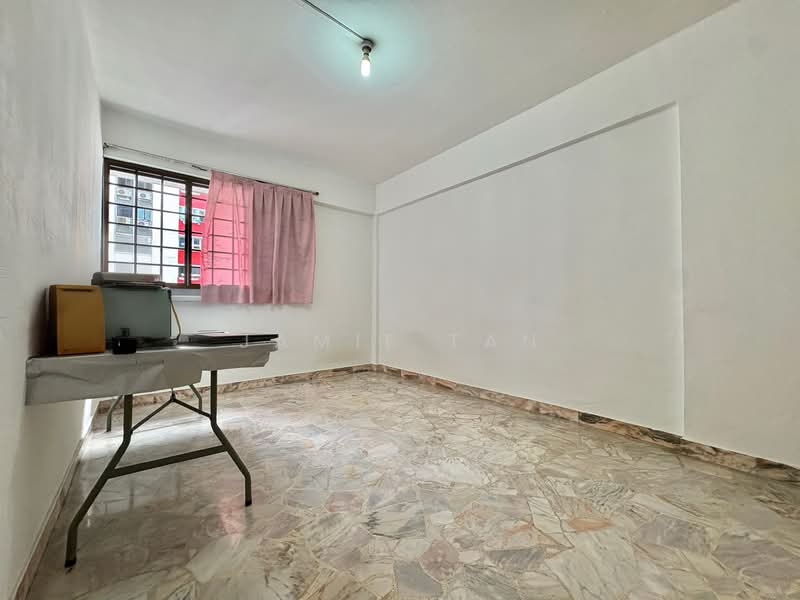 253 Hougang Avenue 3 HDB Flat For Sale at S$ 500,000 | PropertyGuru Singapore - 2nd Common Bedroom