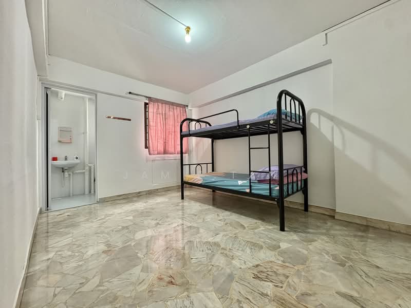 253 Hougang Avenue 3 HDB Flat For Sale at S$ 500,000 | PropertyGuru Singapore - Master Bedroom with ensuite Bathroom