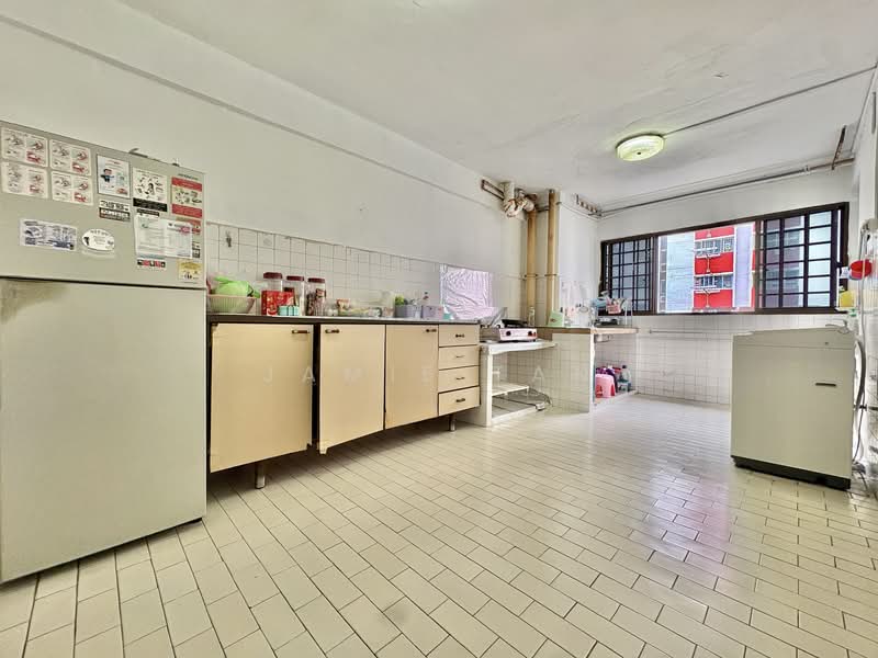 253 Hougang Avenue 3 HDB Flat For Sale at S$ 500,000 | PropertyGuru Singapore - Kitchen