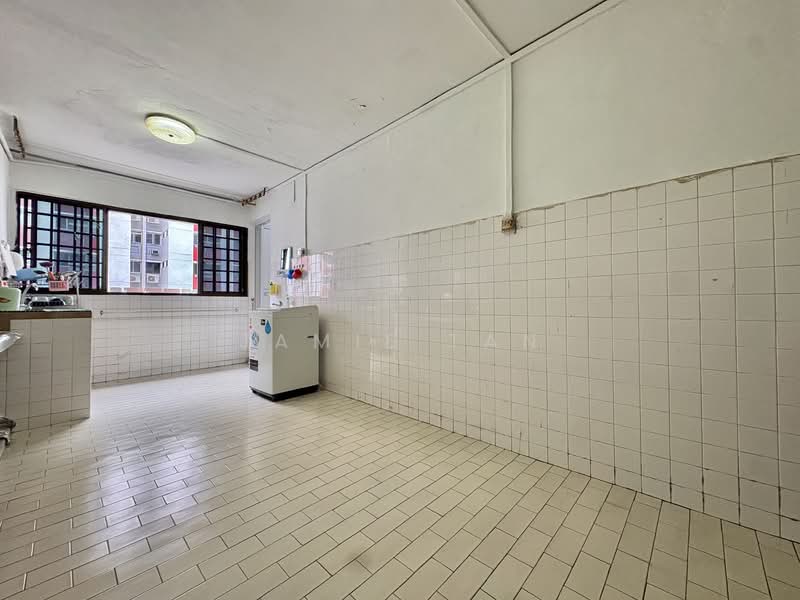 253 Hougang Avenue 3 HDB Flat For Sale at S$ 500,000 | PropertyGuru Singapore - Kitchen