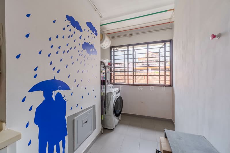 287 Bishan Street 24 HDB Flat For Sale at S$ 818,000 | PropertyGuru Singapore - Balcony