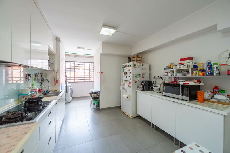 287 Bishan Street 24 HDB Flat For Sale at S$ 818,000 | PropertyGuru Singapore - Kitchen