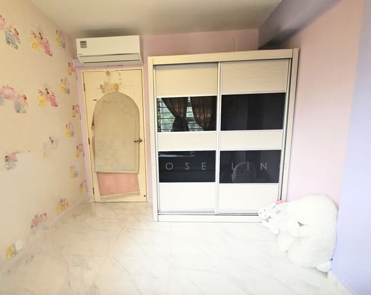 18C Circuit Road HDB Flat For Sale at S$ 638,000 | PropertyGuru Singapore - Bedroom