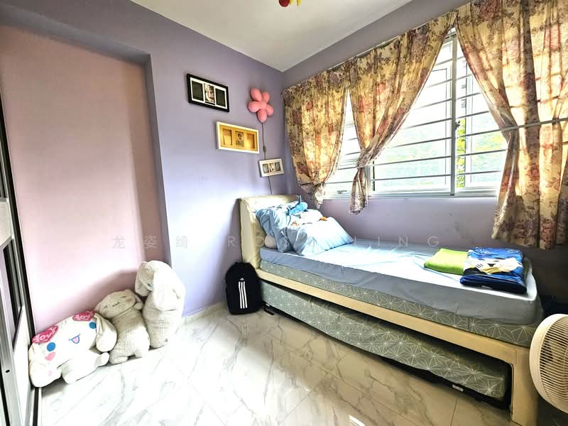 18C Circuit Road HDB Flat For Sale at S$ 638,000 | PropertyGuru Singapore - Bedroom