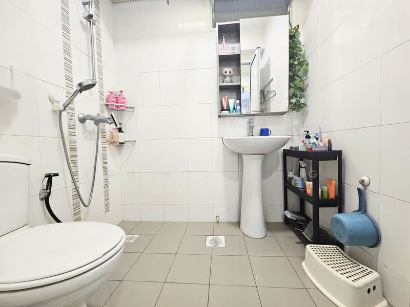 18C Circuit Road HDB Flat For Sale at S$ 638,000 | PropertyGuru Singapore - Bathroom