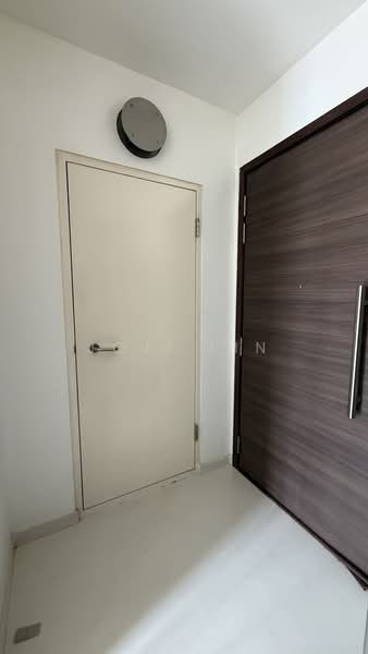 28 RC Suites Apartment For Sale at S$ 818,000 | PropertyGuru Singapore - Entrance