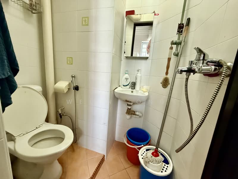 Pine Grove Condominium For Sale at S$ 1,980,000 | PropertyGuru Singapore - Bathroom
