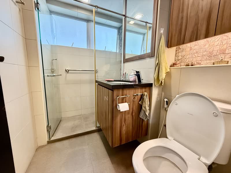 Pine Grove Condominium For Sale at S$ 1,980,000 | PropertyGuru Singapore - Bathroom