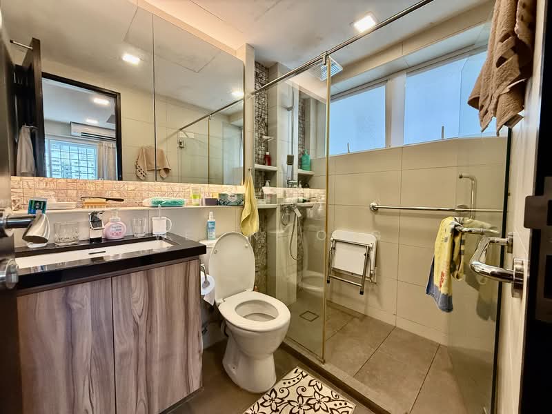 Pine Grove Condominium For Sale at S$ 1,980,000 | PropertyGuru Singapore - Bathroom