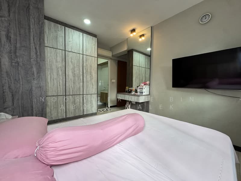 573B Woodlands Drive 16 HDB Flat For Sale at S$ 600,000 | PropertyGuru Singapore - Bedroom