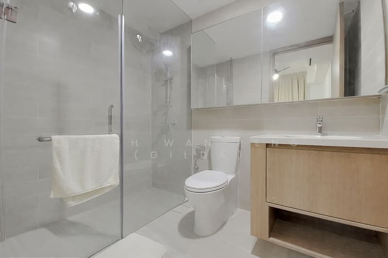 Kingsford Waterbay, Upper Serangoon View, 2 Bedrooms, 689 sqft, Condominium For Rent, by Seah Wan Peng (Gilda), 500059604 - Master Bath - PropertyGuru.com.sg