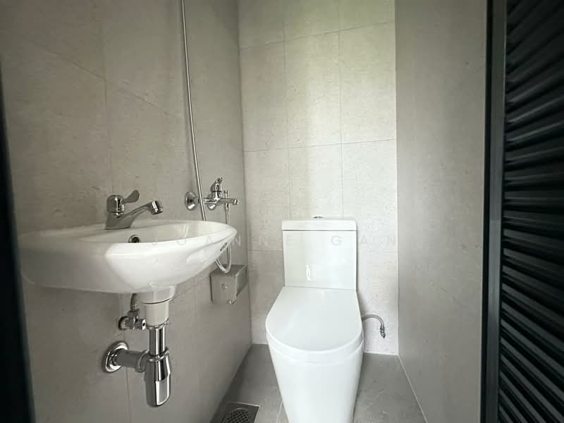 Jervois Mansion Apartment For Sale at S$ 4,540,050 | PropertyGuru Singapore - Maid Toilet