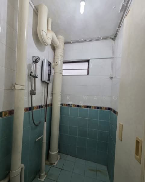 20 Dover Crescent HDB Flat For Sale at S$ 408,000 | PropertyGuru Singapore - Bathroom