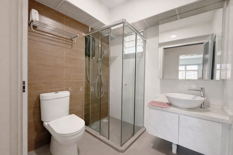 874D Tampines Street 85 HDB Flat For Sale at S$ 700,000 | PropertyGuru Singapore - Bathroom
