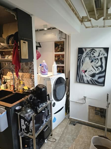 43 Bendemeer Road HDB Flat For Sale at S$ 520,000 | PropertyGuru Singapore - Kitchen