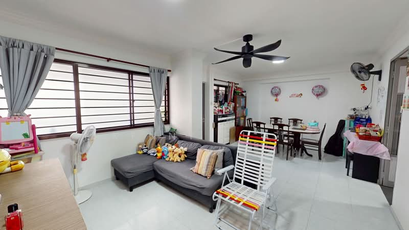 729 Woodlands Circle HDB Flat For Sale at S$ 538,000 | PropertyGuru Singapore - Living Room