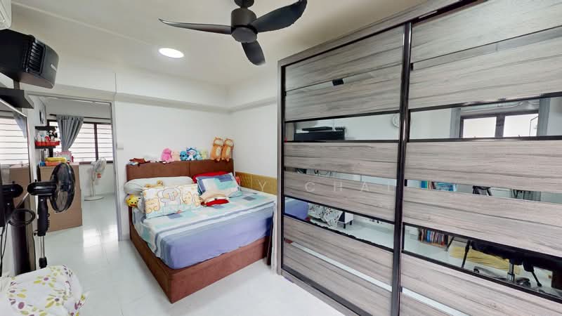 729 Woodlands Circle HDB Flat For Sale at S$ 538,000 | PropertyGuru Singapore - Bedroom