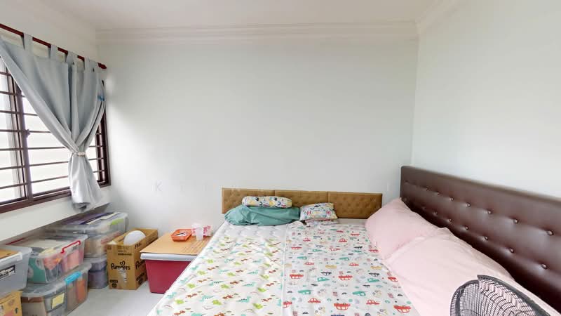 729 Woodlands Circle HDB Flat For Sale at S$ 538,000 | PropertyGuru Singapore - Bedroom