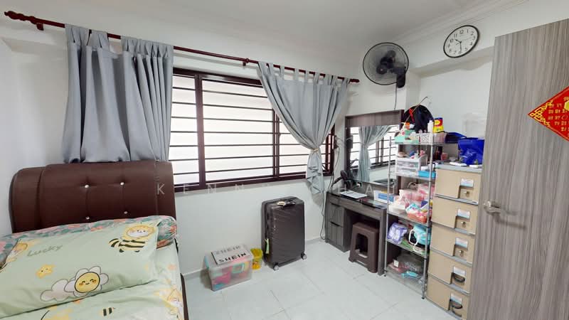 729 Woodlands Circle HDB Flat For Sale at S$ 538,000 | PropertyGuru Singapore - Bedroom